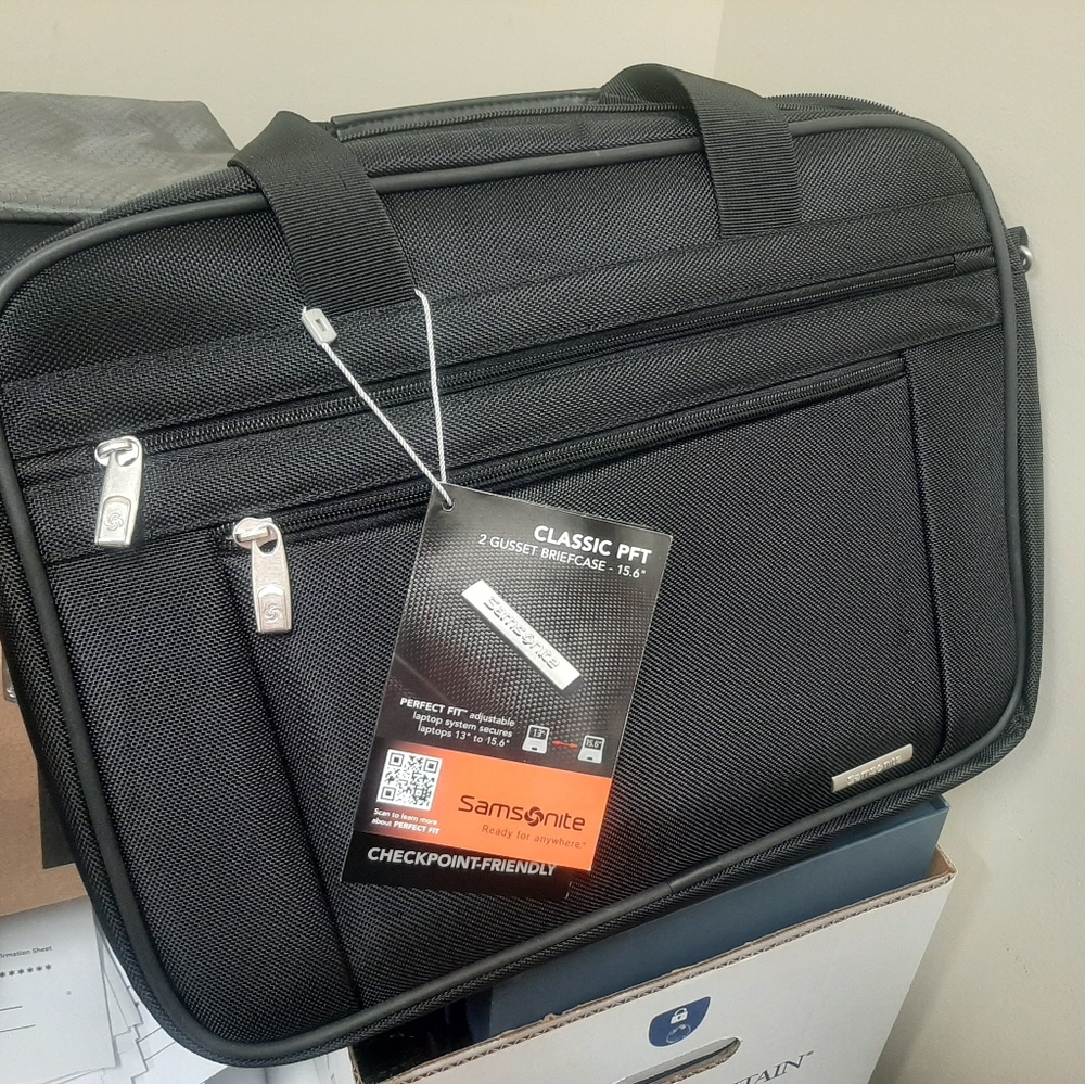 Samsonite briefcase new with tags beautiful